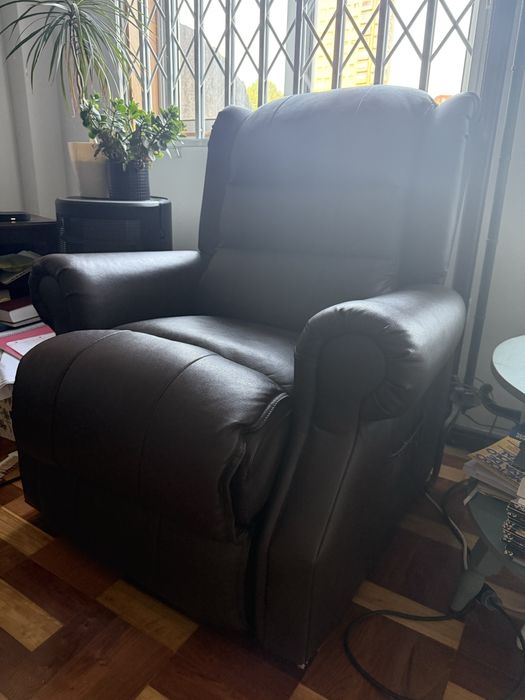 Cadeirao articulado com massagens