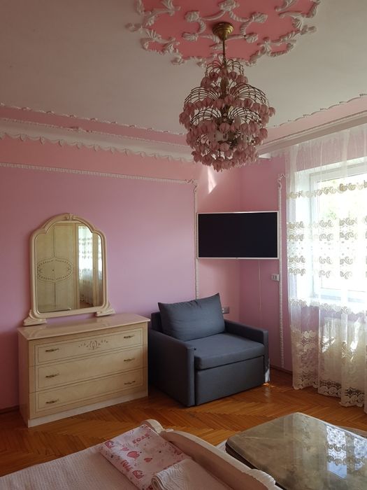 Подобово кімнати у власному будинку м. Мукачево Росвигово .