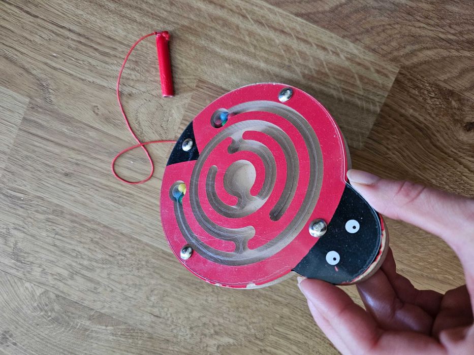 Biedronka, labirynt, gra zręcznościowa