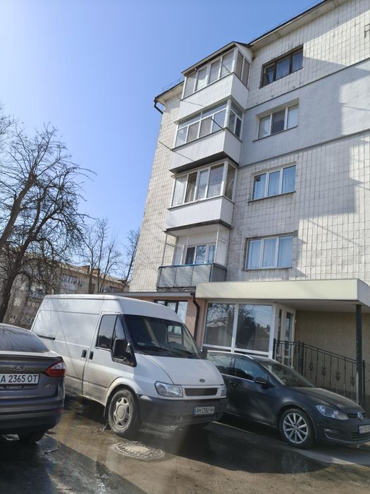 Центр,продаж двокімнатної квартири. Автономне опалення.Леха качинськог