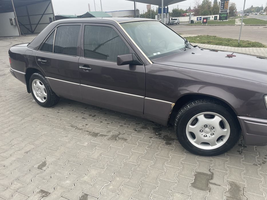 Продам 124 2.0 газ бенз 1993