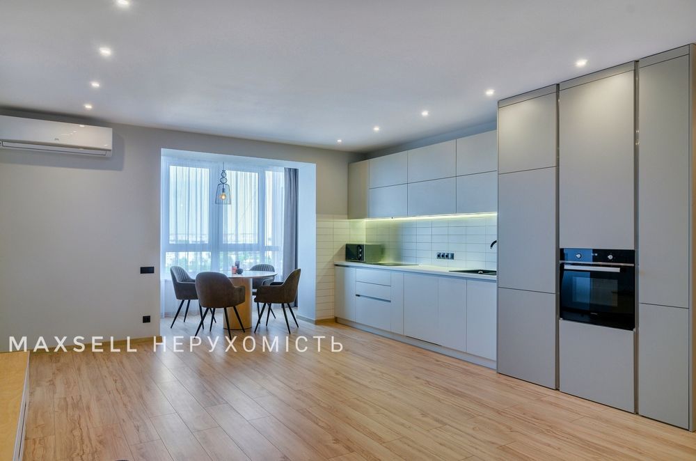 Продам квартиру з дизайнерським ремоном в центрі в новобудові