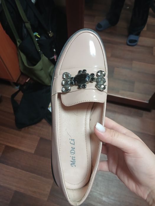 ласковые бежевые лоферы