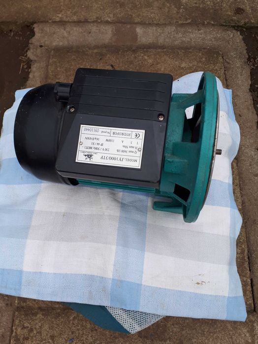 Ел. двигатель(двигун) для водяного насоса,б/у.