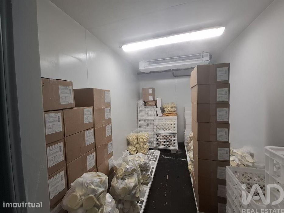 Loja / Estabelecimento Comercial em Vila Real de 300,00 m2