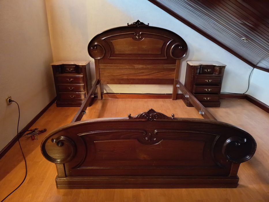 Quarto de casal em madeira maciça castanho