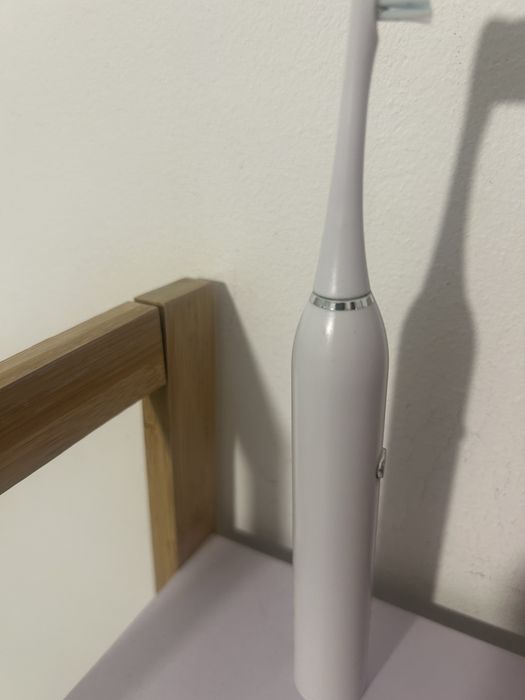 Escova eletrica USB nova com 5 recargas de substituição