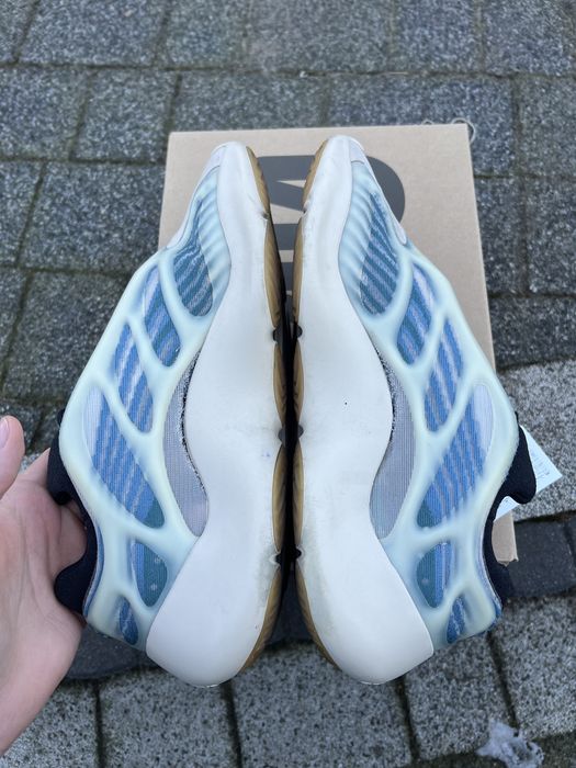 Yeezy 700 V3 Kyanite buty sneakersy niebieskie 44 2/3
