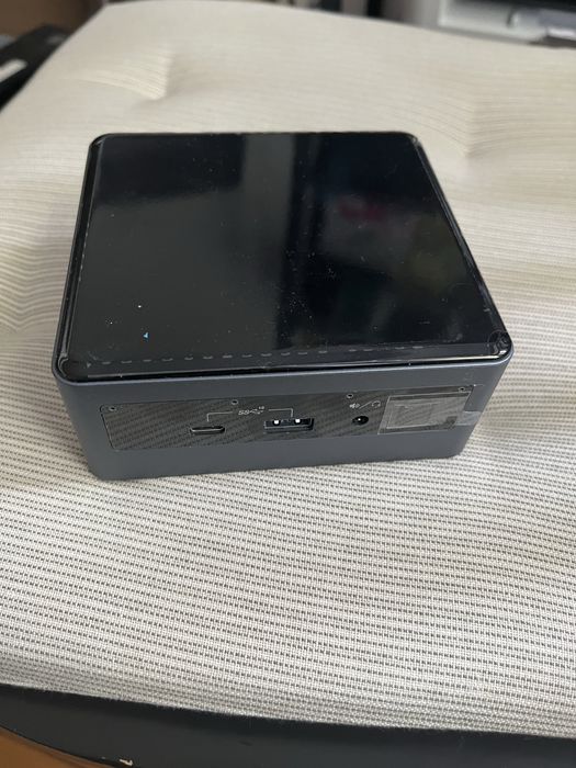 Komputer Intel NUC z Windows 11