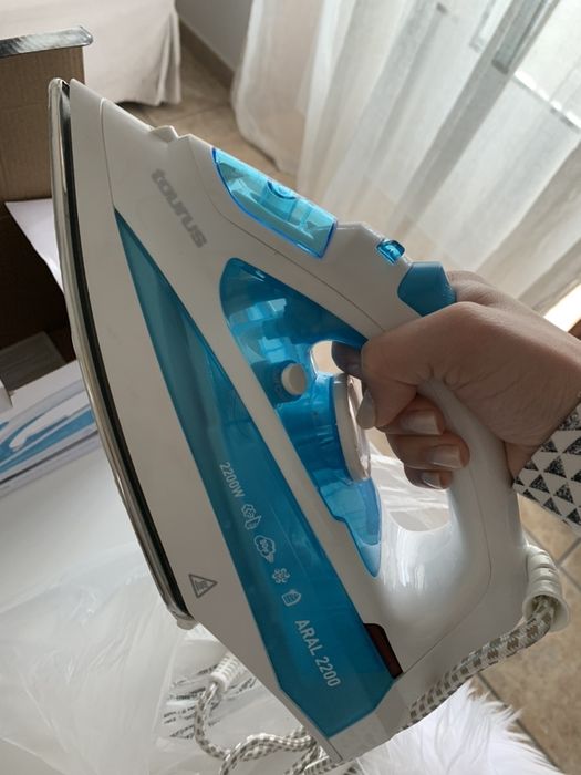 Ferro de engomar- Novo