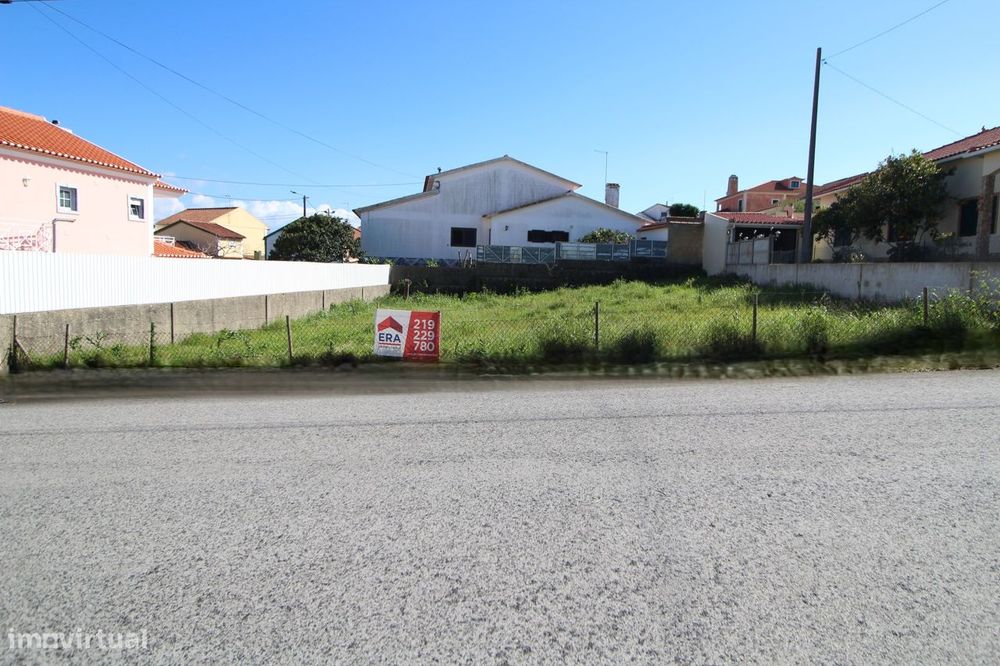 Terreno urbano com 405m² em Odrinhas.