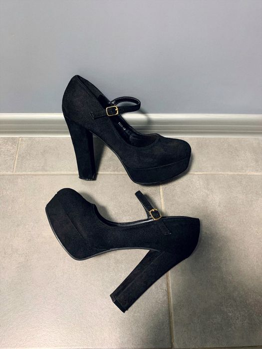 Женская обувь: бежевые туфельки; туфли на каблуке; лодочки 39 размер