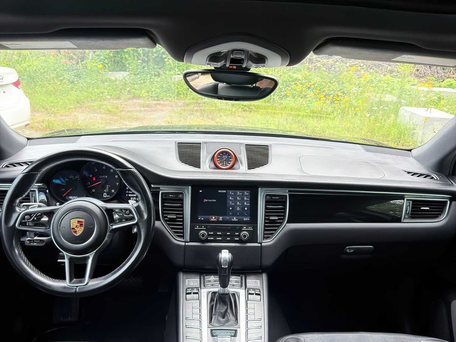 Porsche Macan      2017