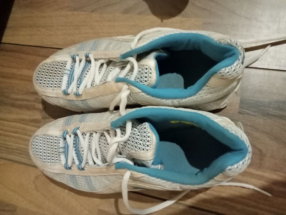 Sapatos. Sapatilhas,e cendalias.