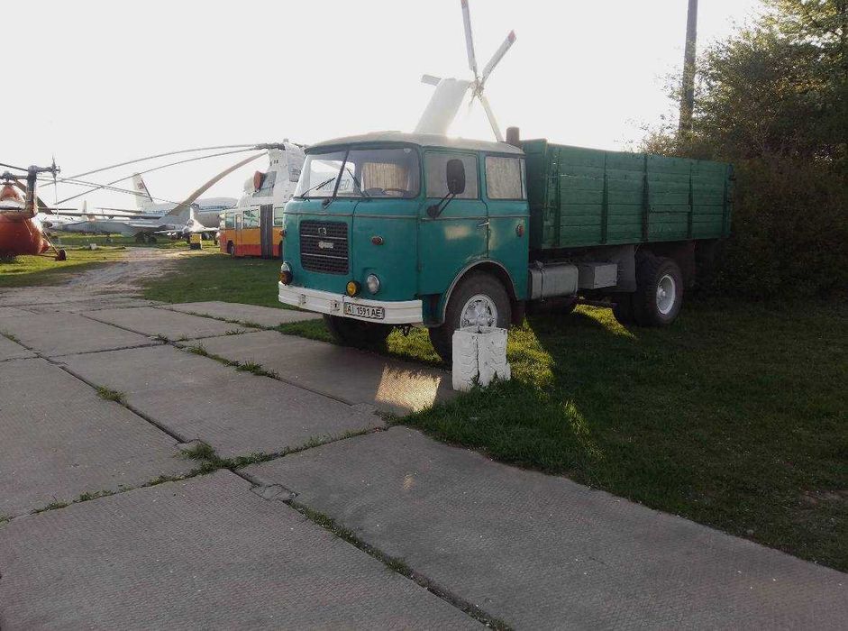 Продам ретро вантажівку SKODA 706