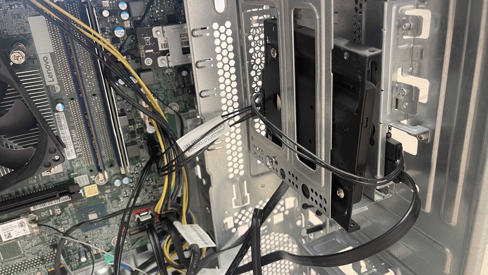 Lenovo Ideacentre i5-7400 8gb ddr4 ram grafika integrowana