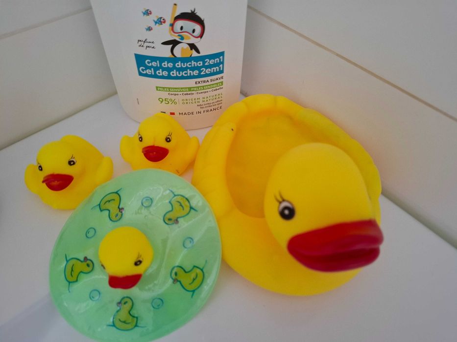 Conj. 4 patos banho + livro banho (Bebé)