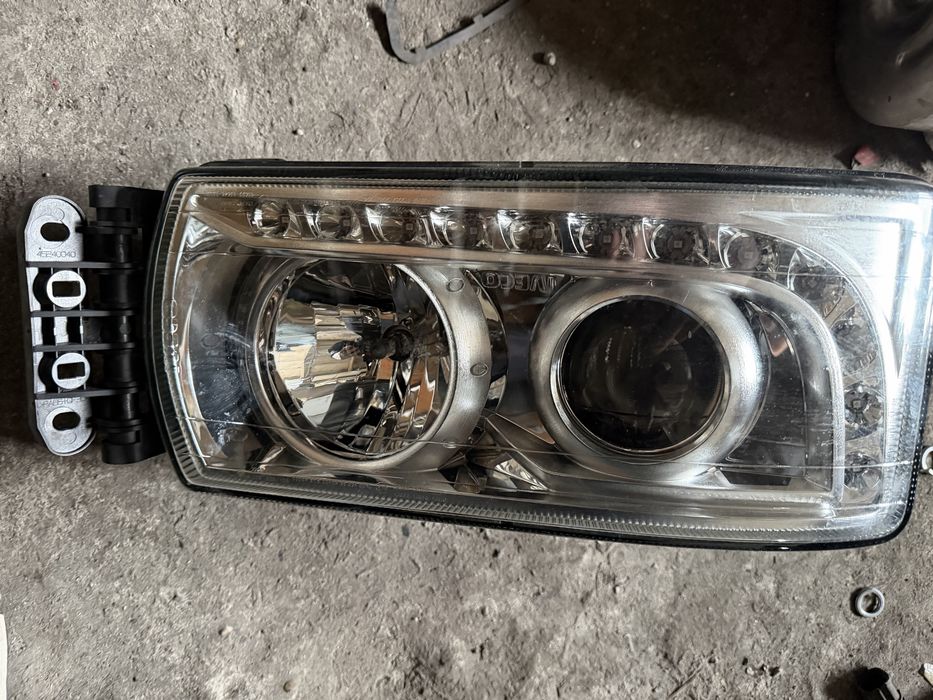 Lampa iveco stralis hiway  prawa