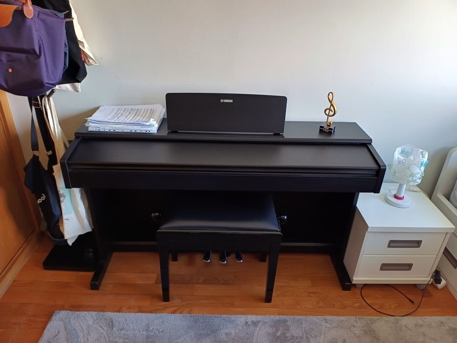 Piano digital Yamaha Arius YDP-145B  (Fatura + Caixa Original)