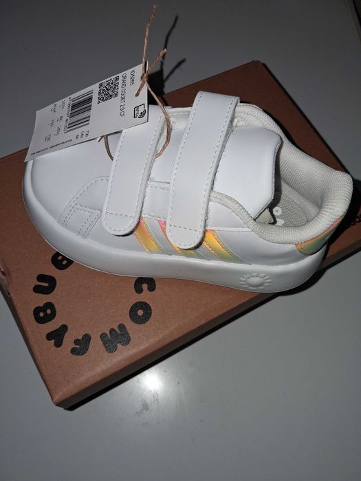 Sapatilhas adidas menina n25 novas