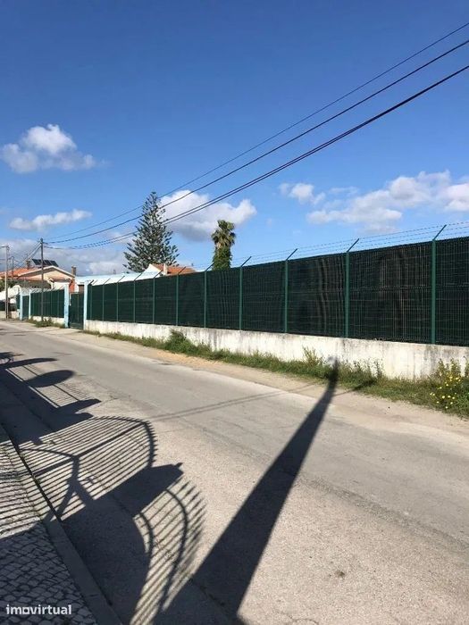 Terreno com 3320m² na Charneca de Caparica