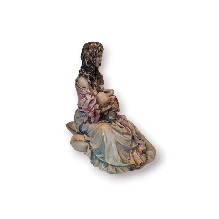 Escultura Decorativa Mãe a Amamentar – Figura Feminina com Criança