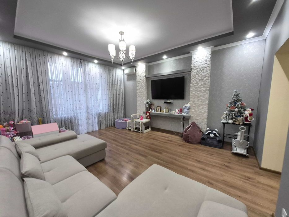 Ужгород. Продається 2-кімн.квартира на набережній. Центр.