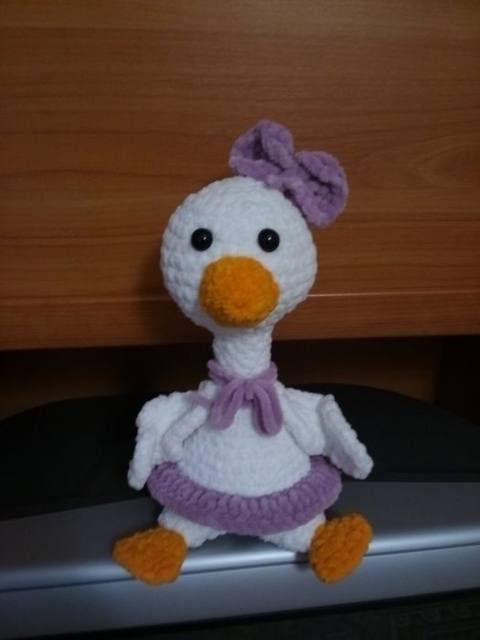 Мягкие игрушки, брелоки и декор вязаные крючком