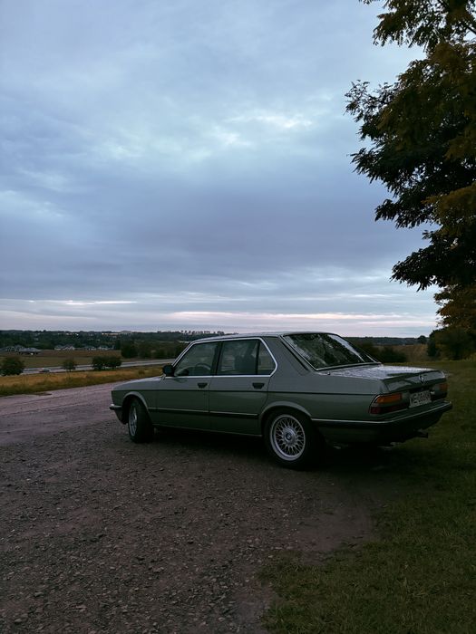 Wynajem klasycznego auta do ślubu