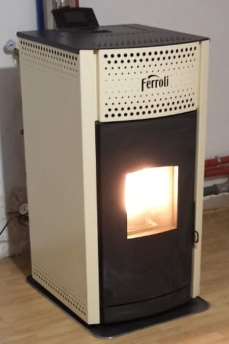 Termokominek Termopiec na pellet Ferroli Salerno Pellet 18 kW (Z płaszczem wodnym)