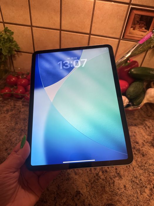 Tablet iPad Apple Retina PRO 11” + NOWE ETUI — iOS 26.5 - PROCREATE —— BEZ PRZYCISKU