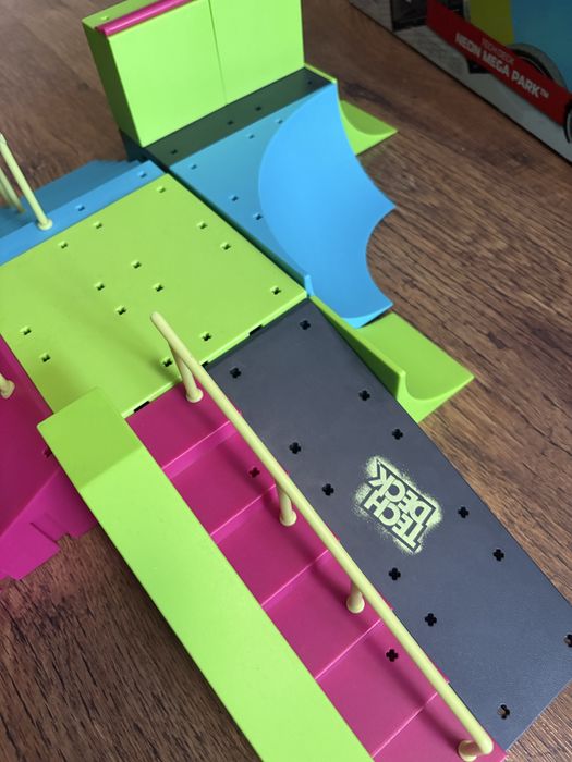 Skate park finger board deskorolka  tech deck mneon skate park