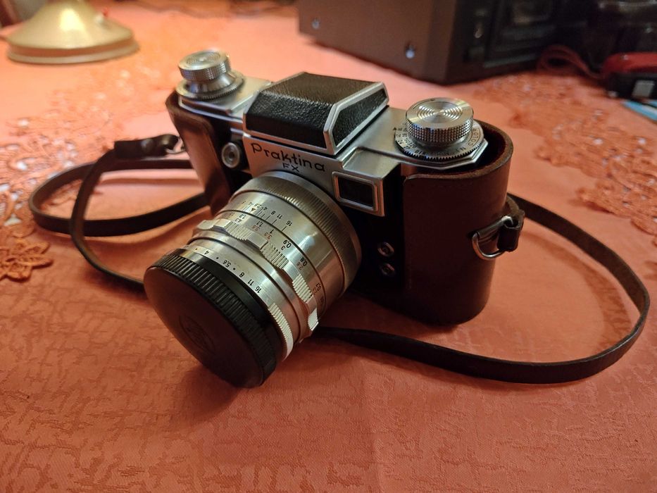 Praktina FX + Carl Zeiss Tessar 2.8/50 | Komplet z etui i instrukcją