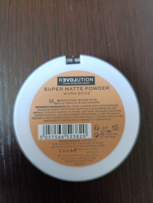 Компактна Пудра revolution super mate нова