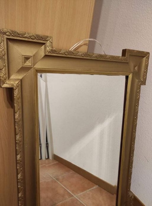 Barokowe lustro z drewnianą ramą