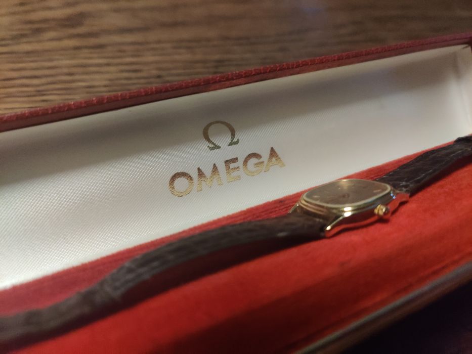 Omega De Ville quartz de 1987 com caixa original e documentos