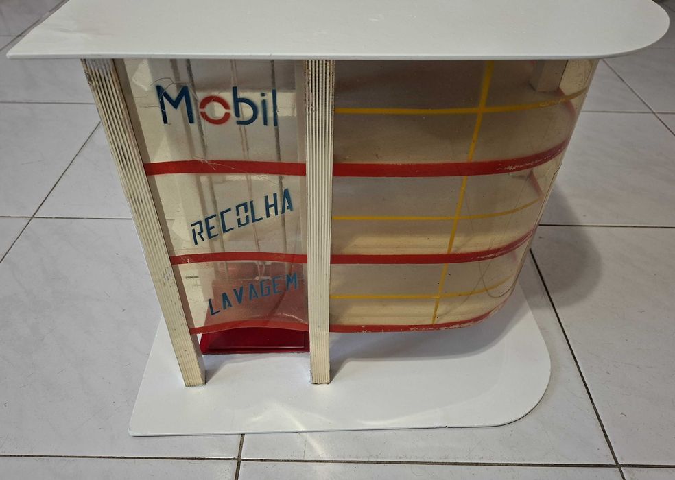 Garagem / Recolha de carrinhos de brincar, marca Mobil, anos 60