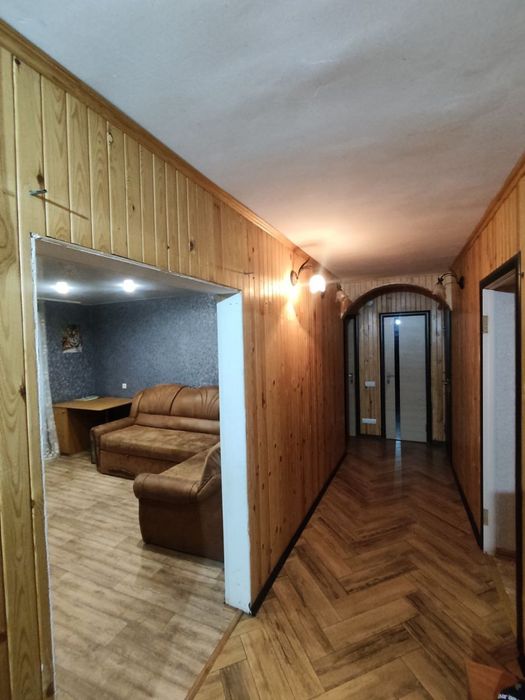 4 кімнатна квартира з добротним  ремонтом