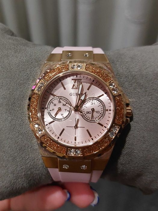 Relógio feminino GUESS nunca usado