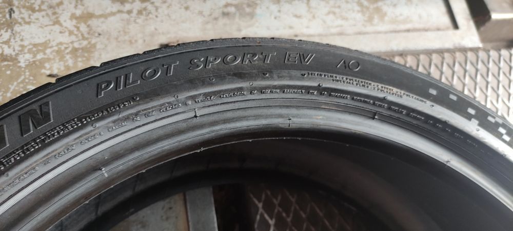 Pneus 245/40/21 Michelin semi novos