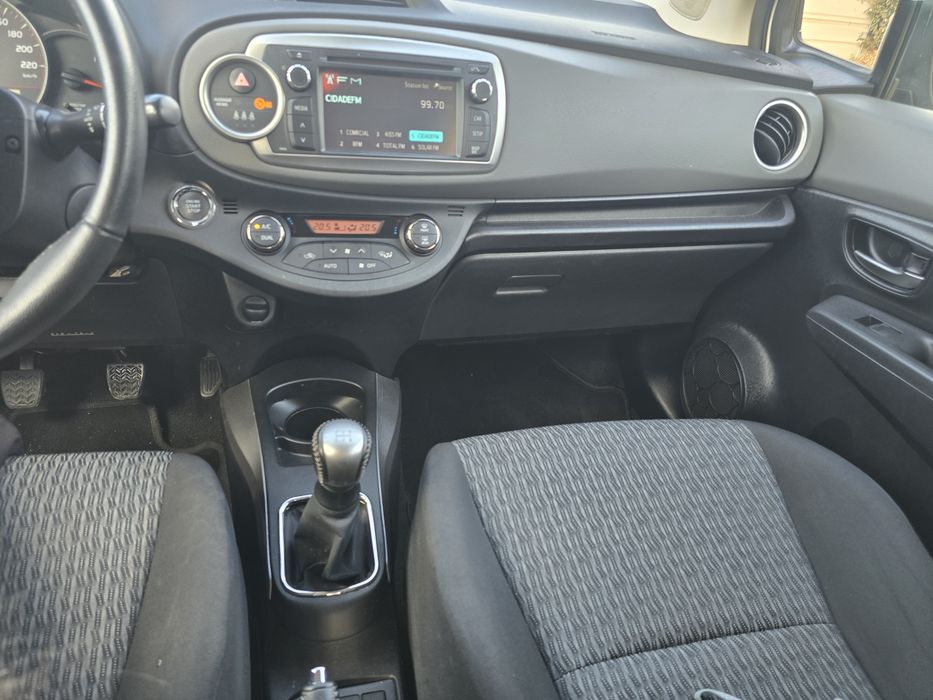 Toyota Yaris com AR Condicionado