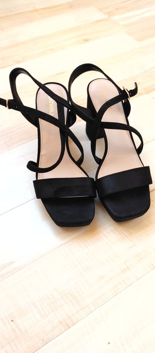 Sandały czarne rozm.40 obcas słupek Catway Deichmann