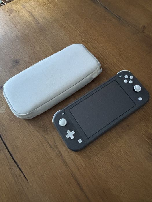 Nintendo Switch Lite c/ case e jogo MarioKart Deluxe 8