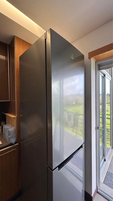 Frigorífico Indesit XIT9 T3U X