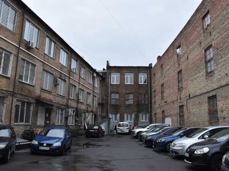 Адміністративний будинок, м. Рівне, вул. С. Петлюри, 26