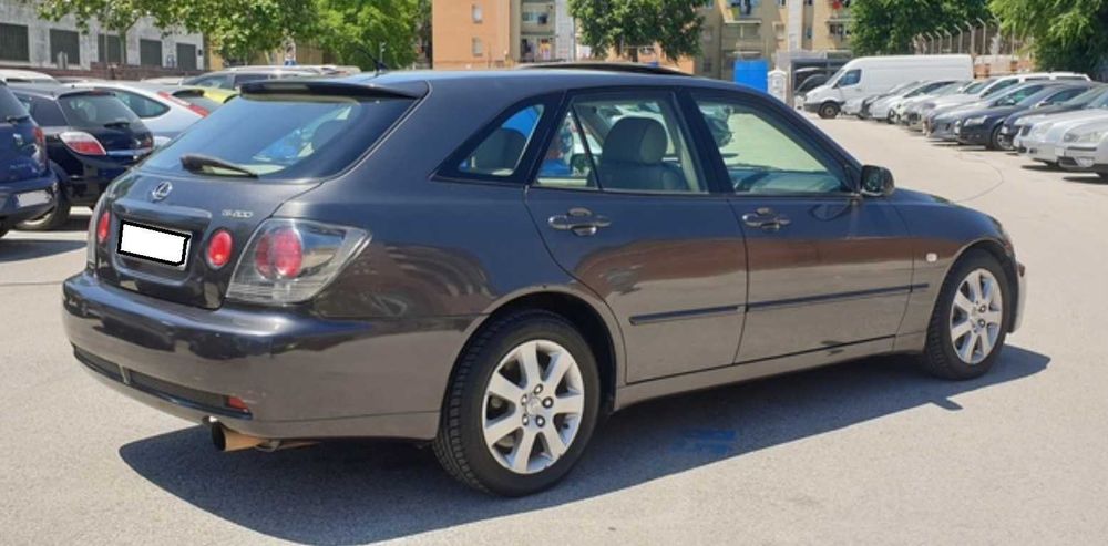 Lexus IS200 Sport Cross