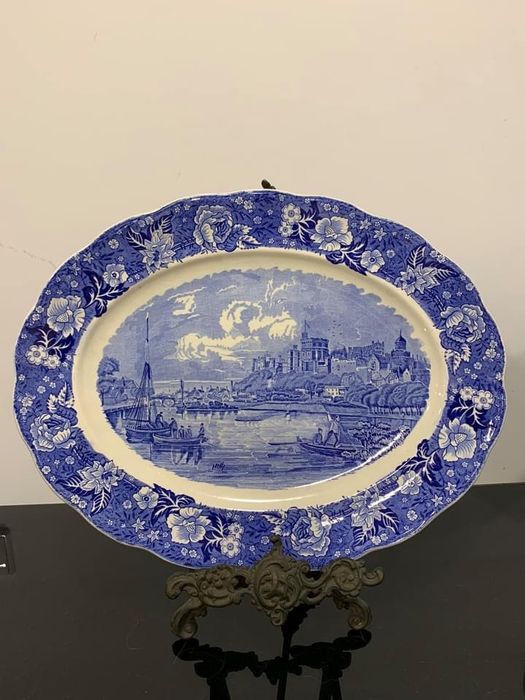 Travessa Palissy pottery. Thames River scenes, neste caso esta retrata