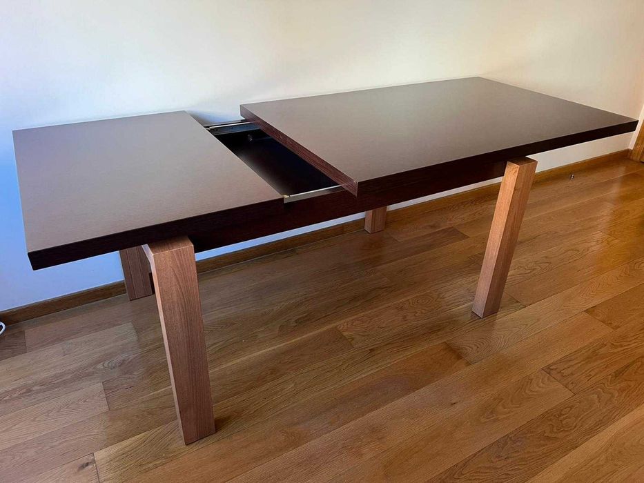 Mesa de jantar extensível 140-200cm + 6 cadeiras – madeira wengué/carvalho – Parque das Nações