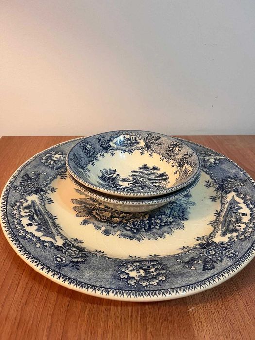 Prato e Taças - motivo classico azul