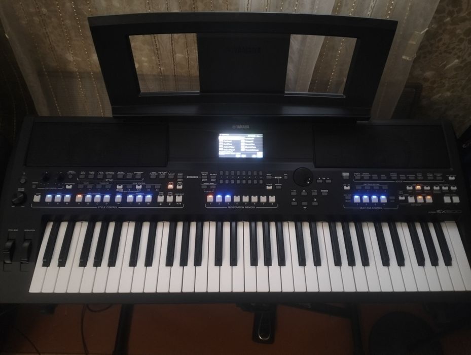Синтезатор yamaha psr-sx600!+подарок